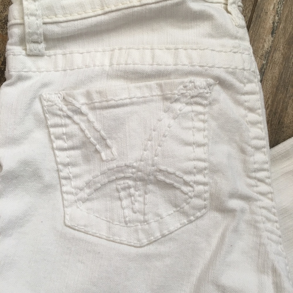 Adorable 🌸white Crop/Capris perfect for Spring
